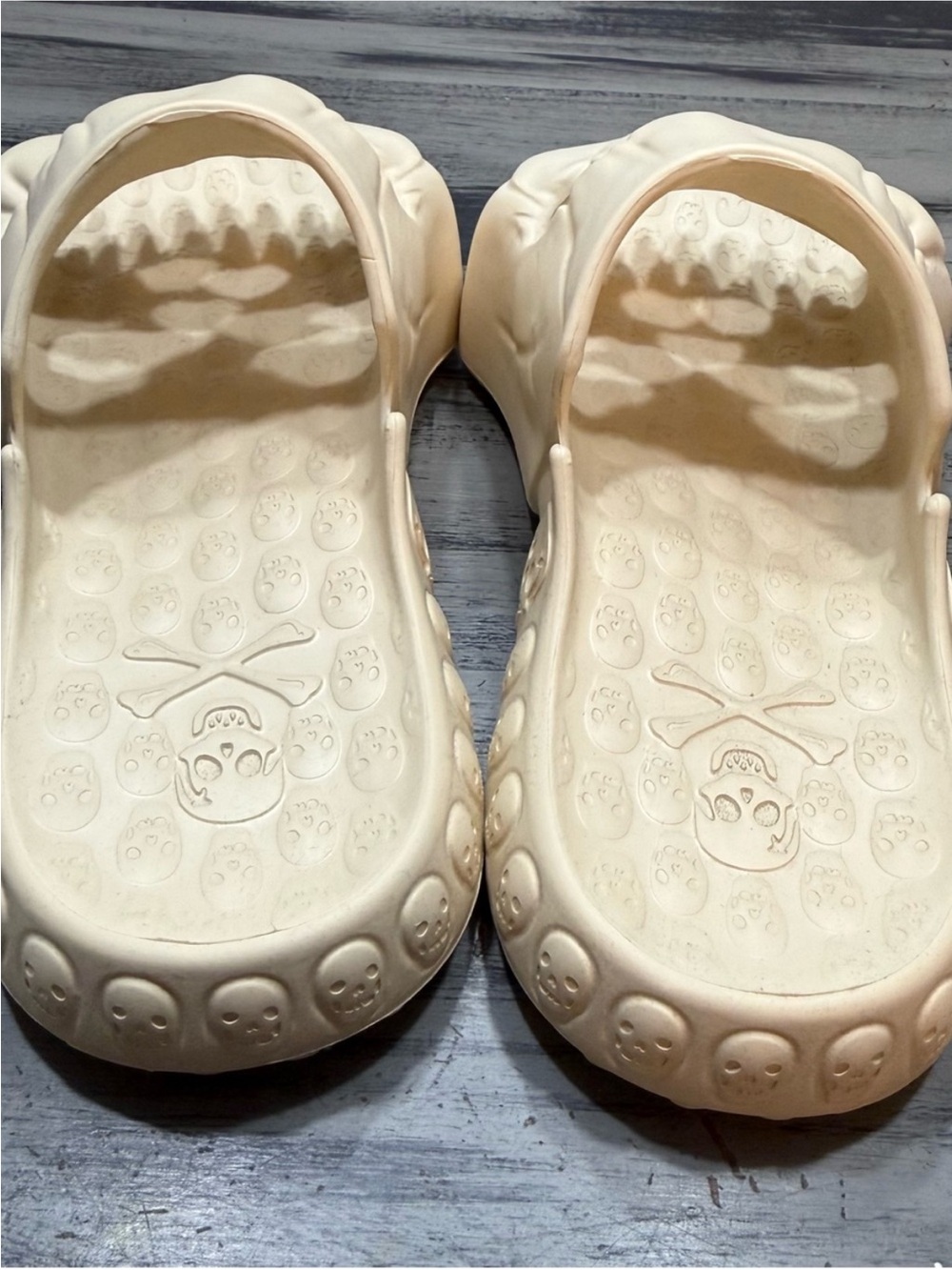3D Skull Slide Sandals in Cream - Men's Gothic EVA Slip-Ons NWOT - Picture 12 of 13